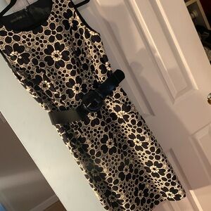 Lafayette 148 New York embroidered dress/belt& pockets. Navy/cream lined size 6